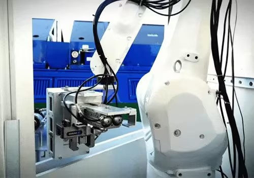 Первый в мире устойчивый к низким температурам автоматический робот для гидрирования завершил отладку системы